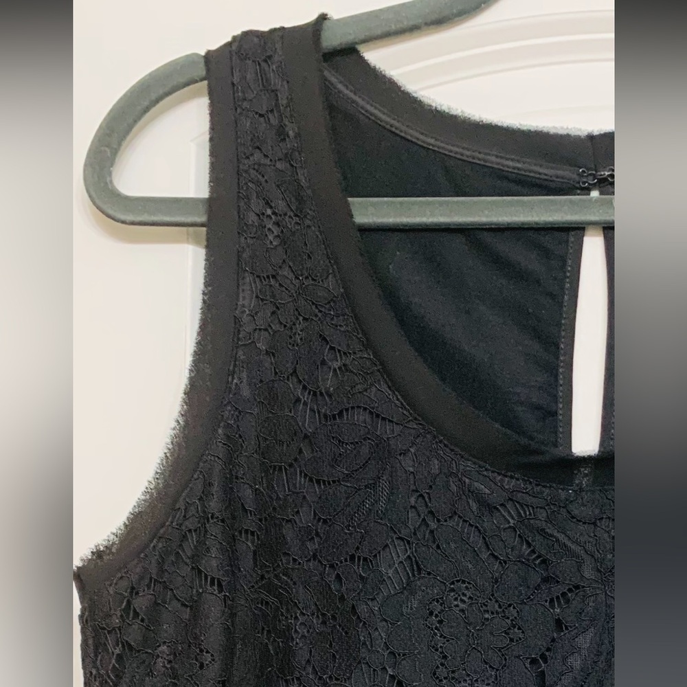 BANANA REPUBLIC, Lace Tops with Lining in Black & White - Picture 8 of 15